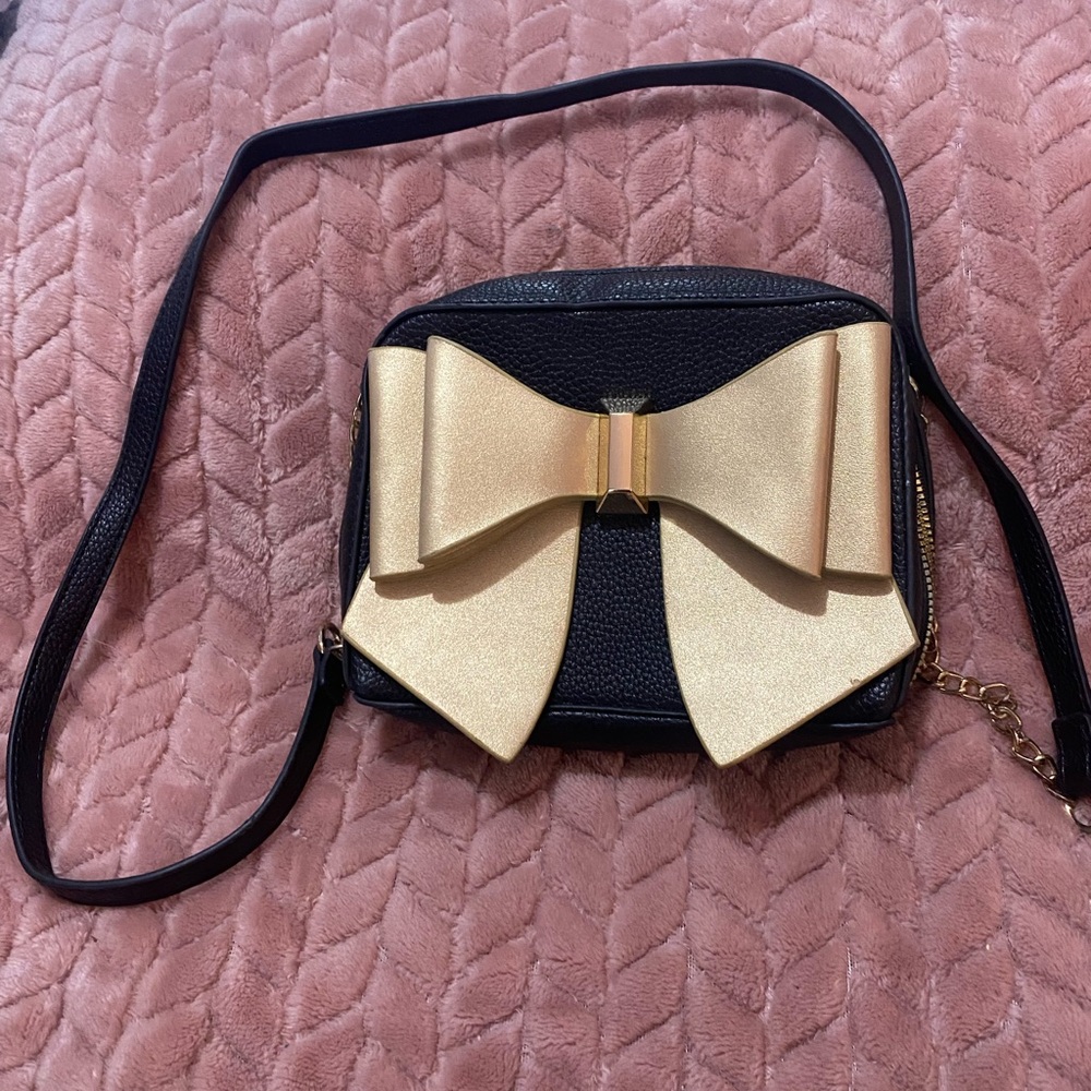 Chic Black and Gold Bow Crossbody Bag